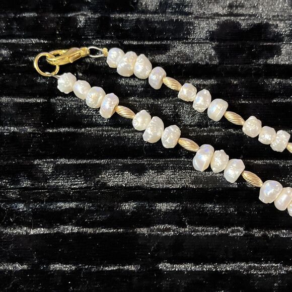 Hand Strung Freshwater Pearl Necklace Gold Plated Beads Elegant 18” - Picture 2 of 6